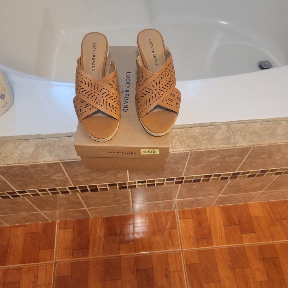 Sandals, NWT Lucky Brand, Taupe